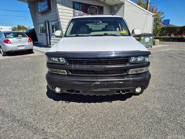 Photo of 2004 Summit White Chevrolet Tahoe