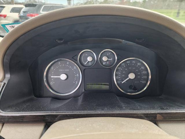 Photo of 2006 Oxford White Clearcoat Mercury Montego