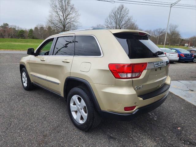 Photo of 2011 Champagne Jeep Grand Cherokee