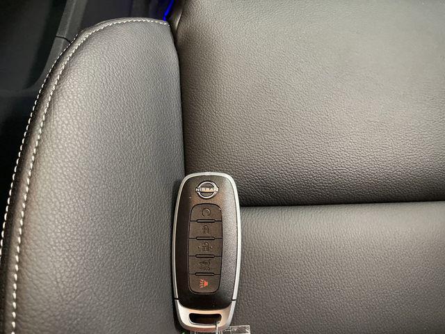 Photo of 2024 Champagne Silver Metallic/Super Black Nissan Rogue