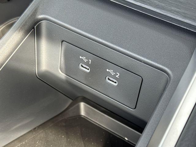 Photo of 2025 Everest White Pearl Tricoat/Super Black Nissan Armada