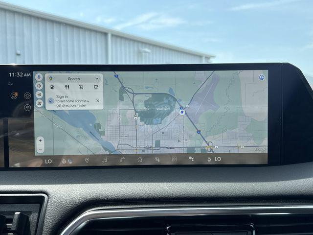 Photo of 2025 Everest White Pearl Tricoat/Super Black Nissan Armada