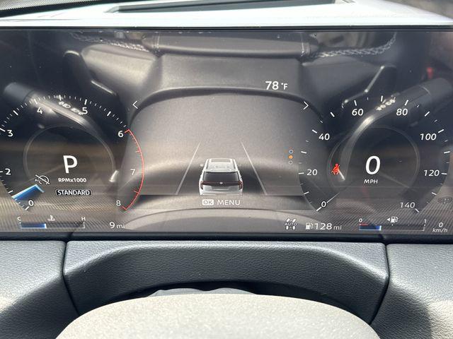 Photo of 2025 Everest White Pearl Tricoat/Super Black Nissan Armada