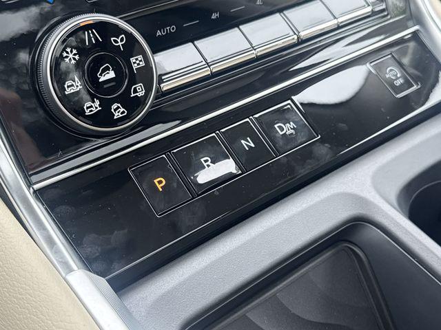 Photo of 2025 Aspen White Tricoat Nissan Armada