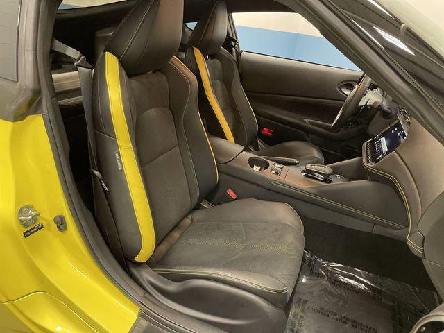 Photo of 2023 Ikazuchi Yellow Pearl Tricoat/Super Black Nissan Z