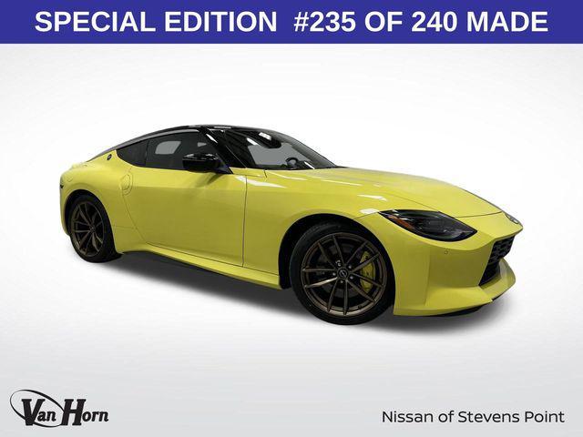 Photo of 2023 Ikazuchi Yellow Pearl Tricoat/Super Black Nissan Z