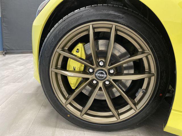 Photo of 2023 Ikazuchi Yellow Pearl Tricoat/Super Black Nissan Z