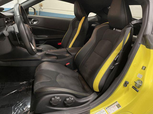 Photo of 2023 Ikazuchi Yellow Pearl Tricoat/Super Black Nissan Z