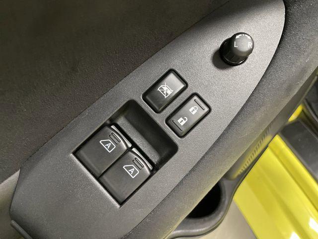 Photo of 2023 Ikazuchi Yellow Pearl Tricoat/Super Black Nissan Z
