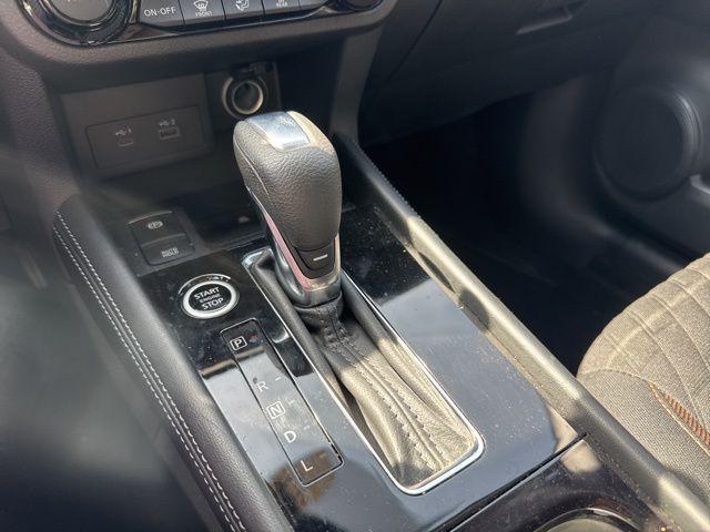 Photo of 2023 Electric Blue Metallic/Super Black Nissan Kicks