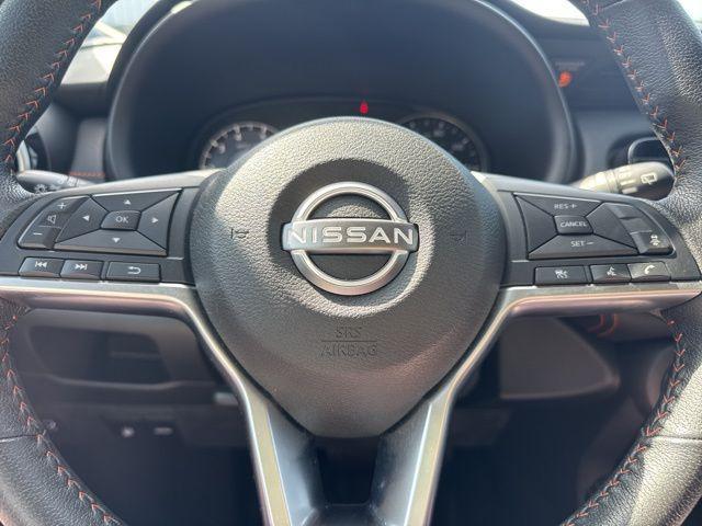 Photo of 2023 Electric Blue Metallic/Super Black Nissan Kicks