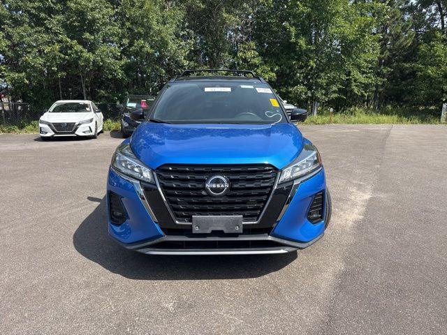 Photo of 2023 Electric Blue Metallic/Super Black Nissan Kicks