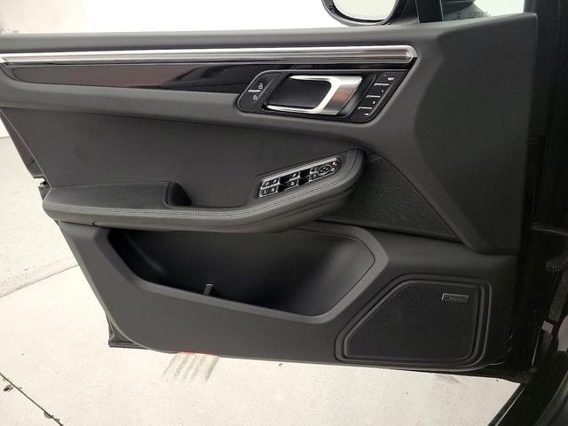 Photo of 2021 Black Porsche Macan