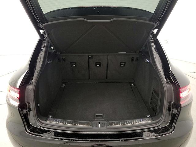 Photo of 2021 Black Porsche Macan