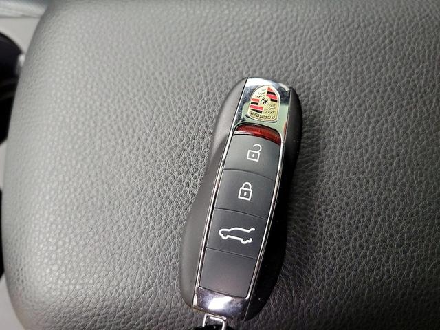 Photo of 2021 Black Porsche Macan