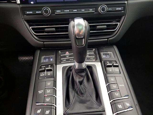 Photo of 2021 Black Porsche Macan