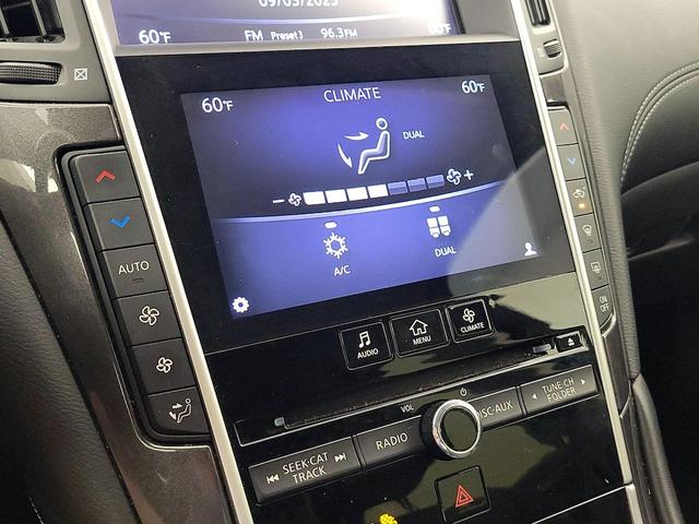 Photo of 2018 White INFINITI Q50