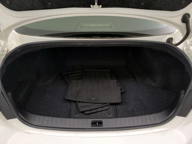 Photo of 2018 White INFINITI Q50