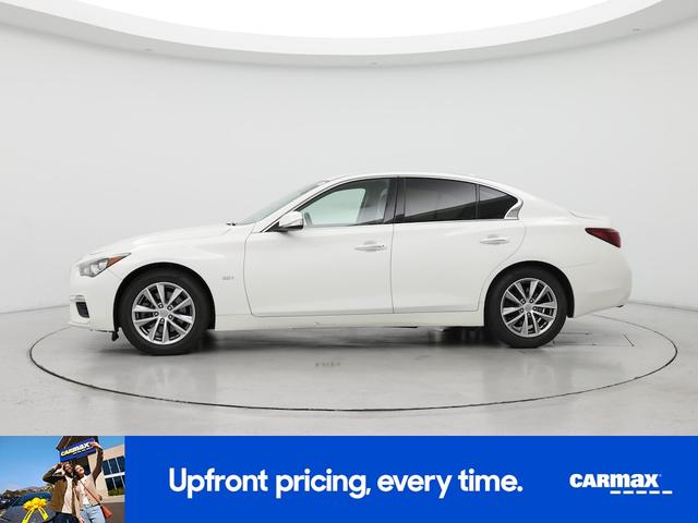 Photo of 2018 White INFINITI Q50