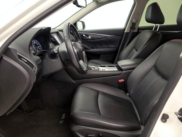 Photo of 2018 White INFINITI Q50