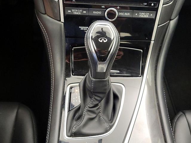 Photo of 2018 White INFINITI Q50