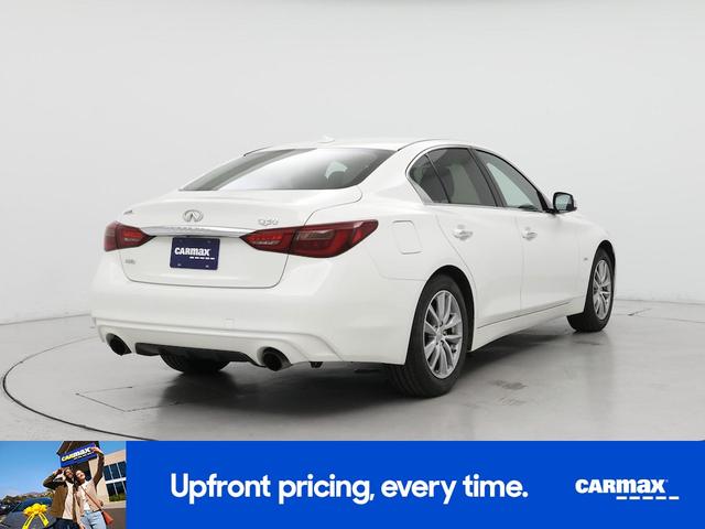 Photo of 2018 White INFINITI Q50