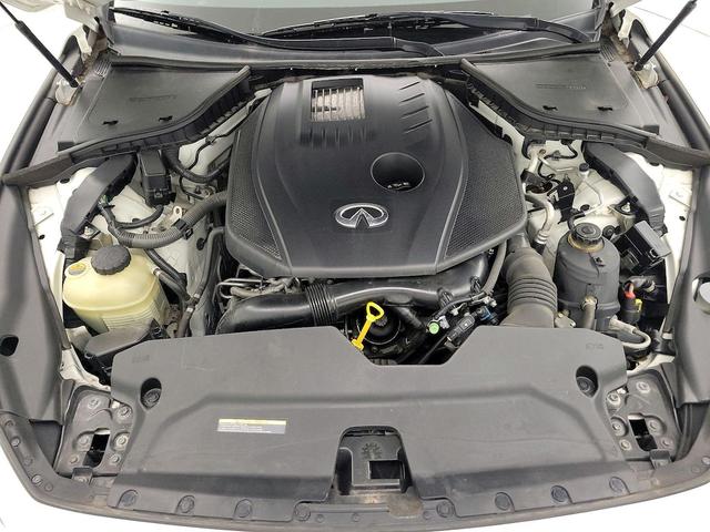 Photo of 2018 White INFINITI Q50