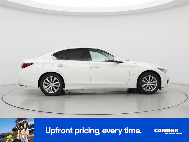 Photo of 2018 White INFINITI Q50
