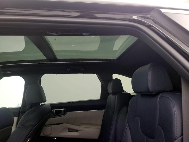 Photo of 2023 Black Kia Sorento Plug-In Hybrid