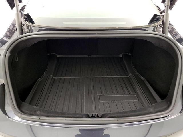 Photo of 2025 Gray Tesla Model 3