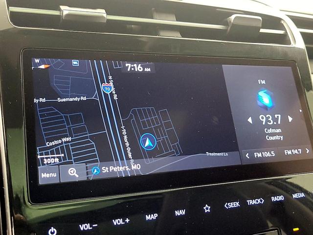 Photo of 2022 White Hyundai TUCSON