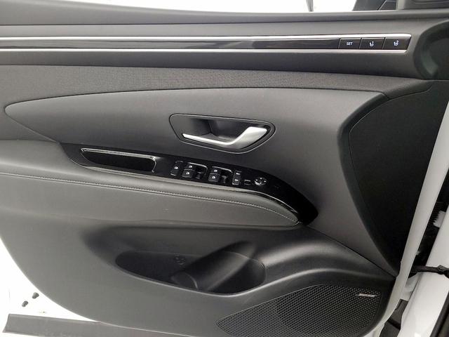 Photo of 2022 White Hyundai TUCSON