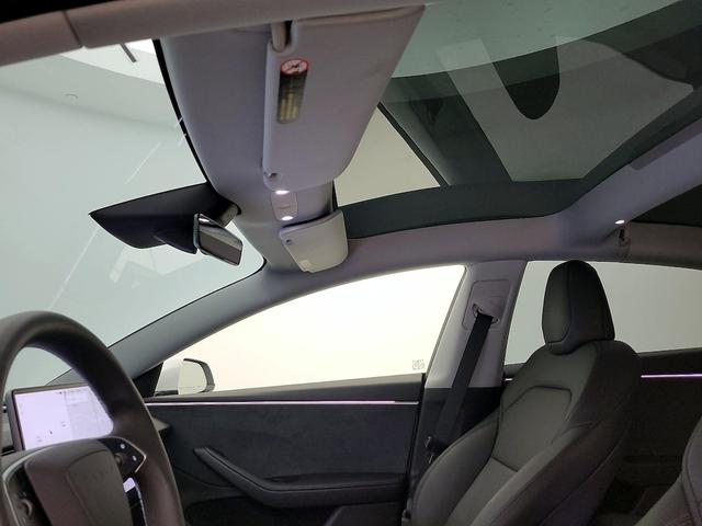 Photo of 2024 White Tesla Model 3