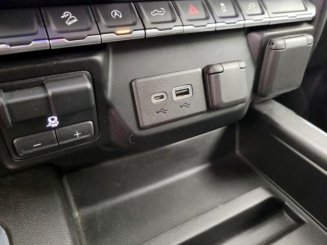 Photo of 2021 White GMC Sierra 1500