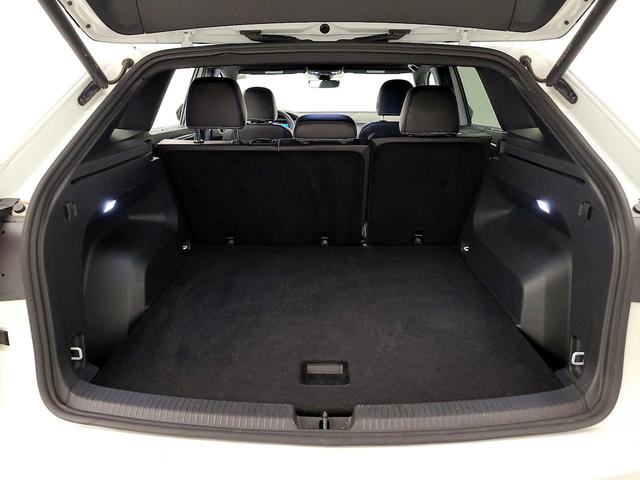 Photo of 2024 White Volkswagen Atlas Cross Sport