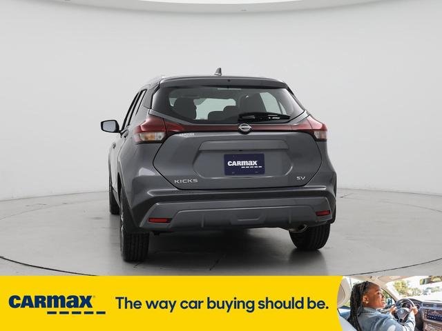 Photo of 2023 Gray Nissan Kicks