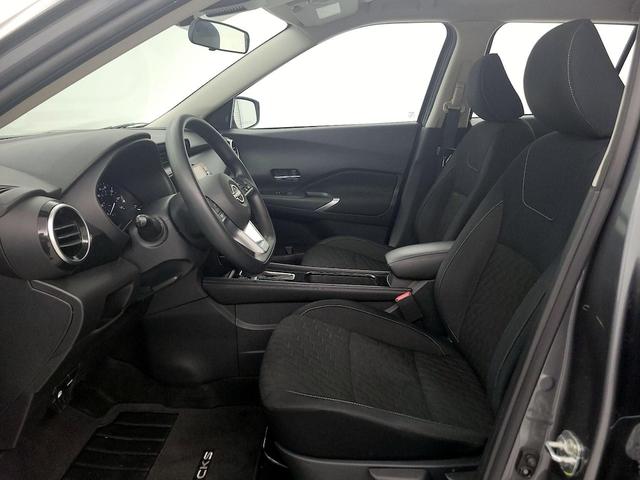 Photo of 2023 Gray Nissan Kicks