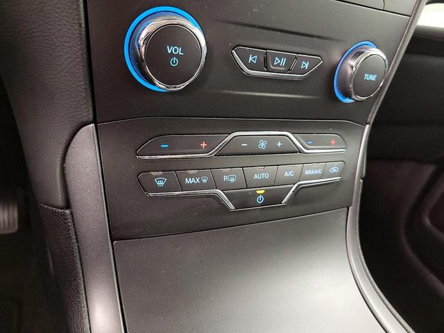 Photo of 2020 Silver Ford Edge
