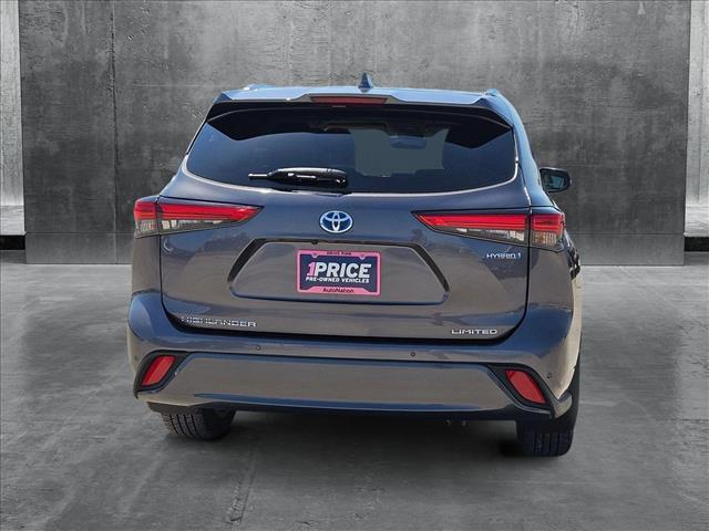 Photo of 2022 Magnetic Gray Metallic Toyota Highlander Hybrid