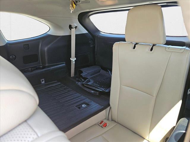 Photo of 2022 Magnetic Gray Metallic Toyota Highlander Hybrid
