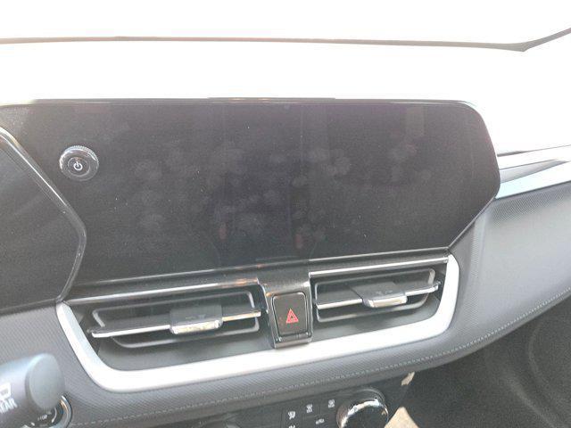 Photo of 2025 Summit White Chevrolet Trailblazer
