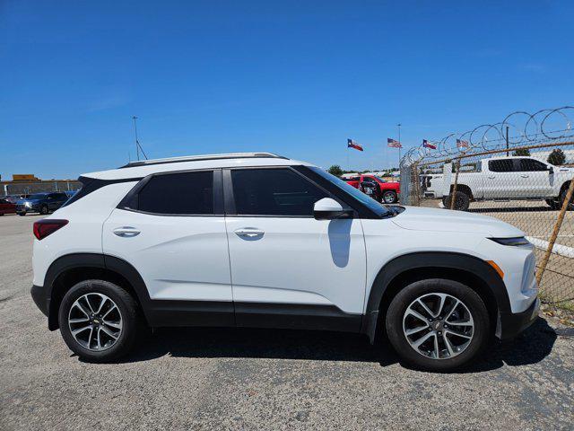 Photo of 2025 Summit White Chevrolet Trailblazer
