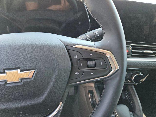 Photo of 2025 Summit White Chevrolet Trailblazer