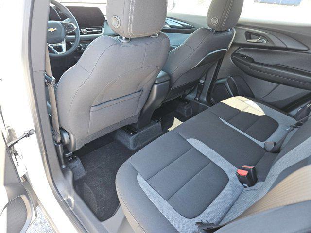 Photo of 2025 Summit White Chevrolet Trailblazer