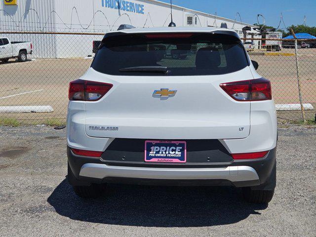 Photo of 2025 Summit White Chevrolet Trailblazer