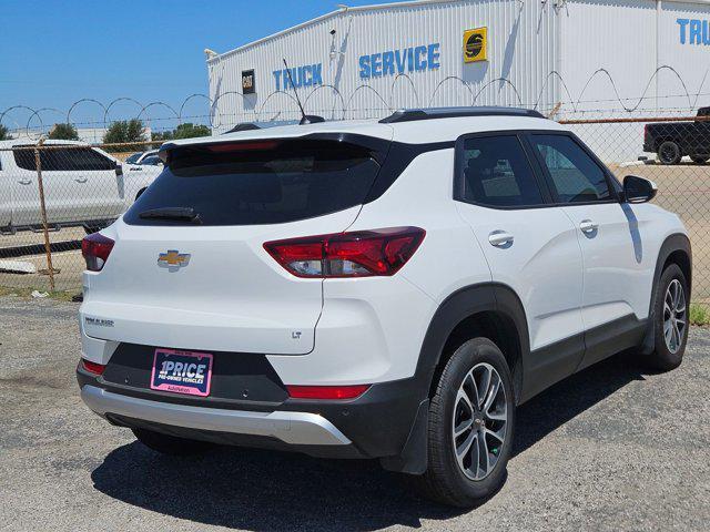 Photo of 2025 Summit White Chevrolet Trailblazer