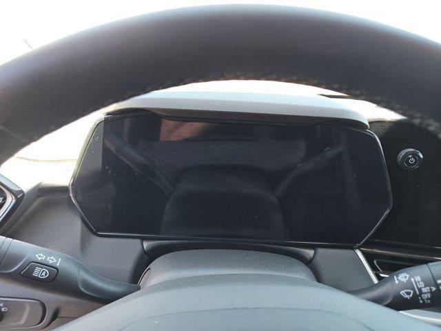 Photo of 2025 Summit White Chevrolet Trailblazer