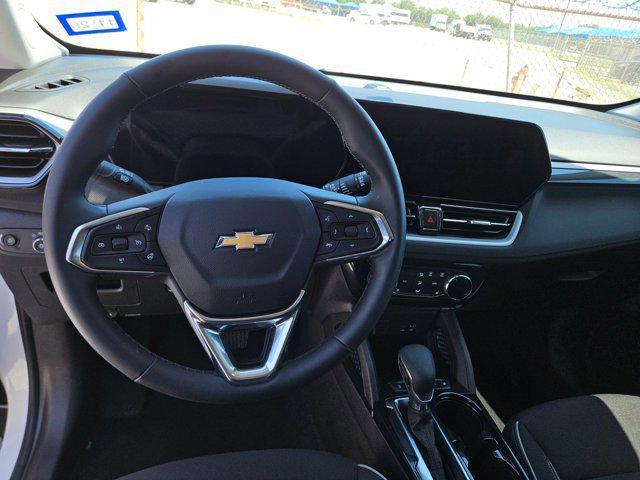 Photo of 2025 Summit White Chevrolet Trailblazer
