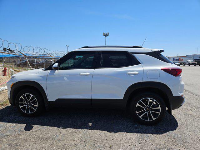 Photo of 2025 Summit White Chevrolet Trailblazer