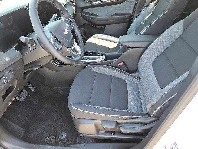Photo of 2025 Summit White Chevrolet Trailblazer